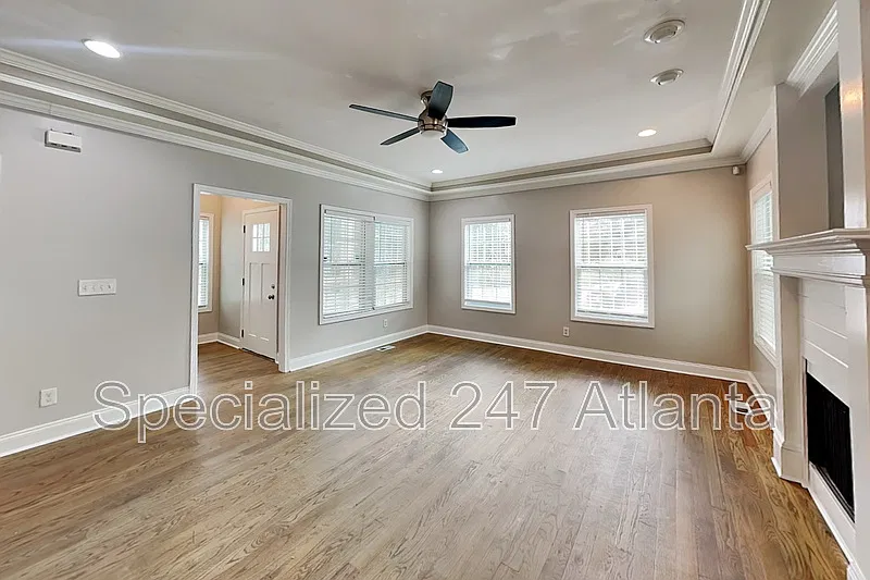 5 bed, 3.5 bath, 2310 sqft, $3,345 — Photo 4