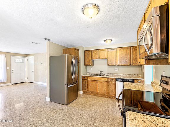 5th image of 831 E 13th Ave