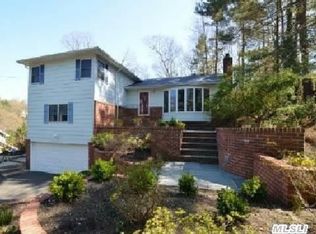10 Eastview Dr, Centerport, NY 11721