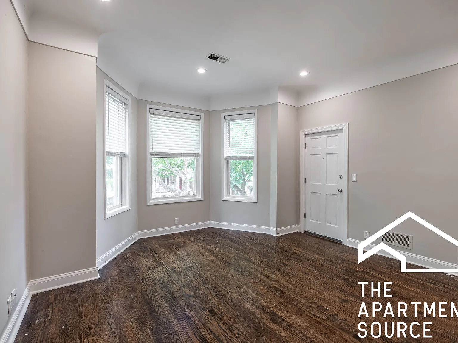 3 bed, 1100 sqft, $3,450 — Photo 2