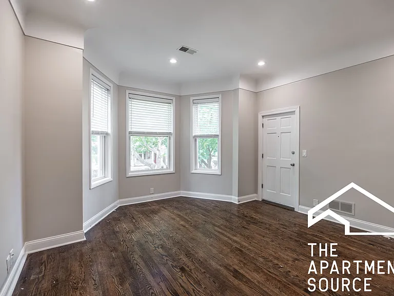4842 N Seeley Ave — Photo 2