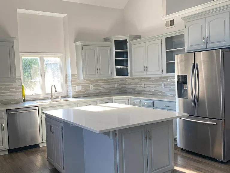5101 NW 57th Pl — Photo 8