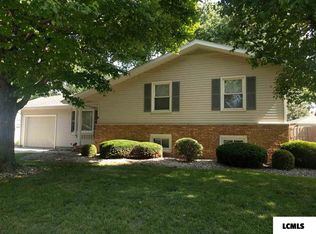 904 Oklahoma Ave, Mattoon, IL 61938