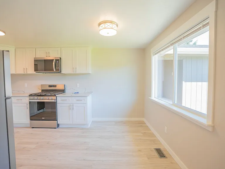 2840 Railroad St SE — Photo 15
