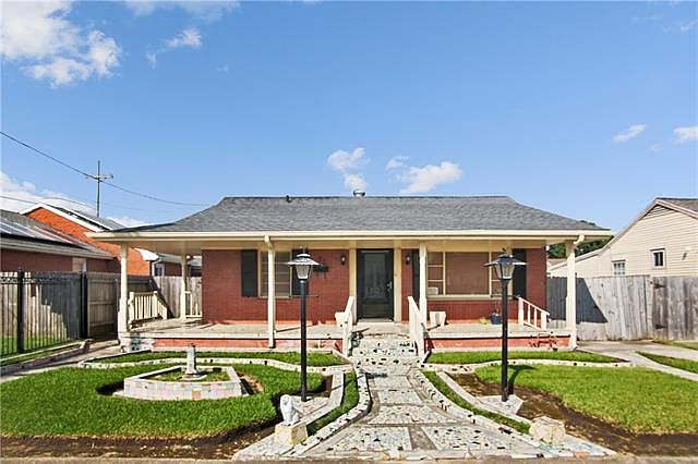 1st image of 32 Curtis Dr