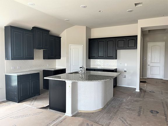3rd image of 813 Long Iron Dr