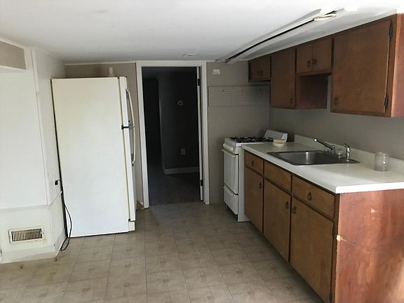 3rd image of 2025 Stone St Unit B