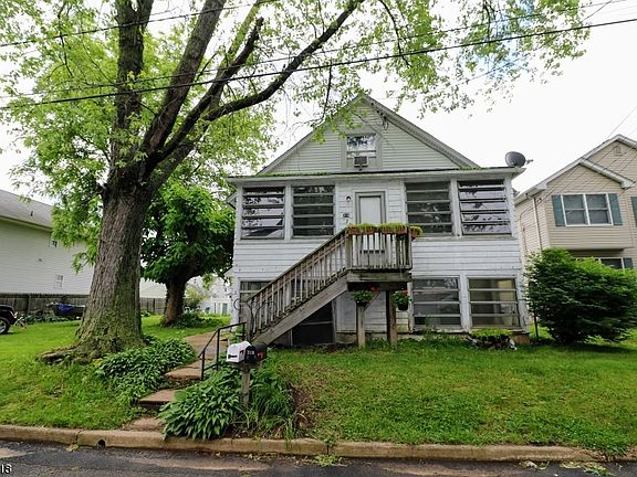 2nd image of 318 Angle Ave