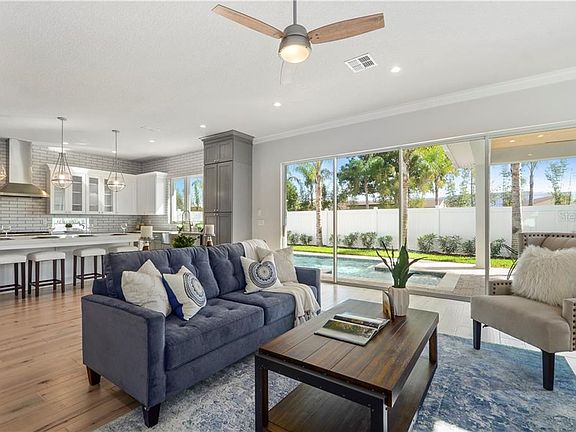 5th image of 533 Country Club Dr