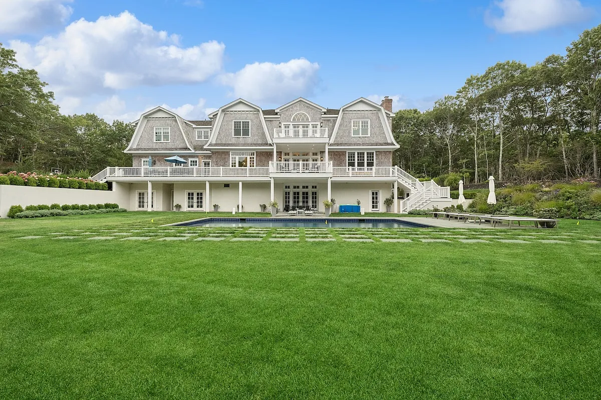 Just Renovated Southampton Estate — Photo 4