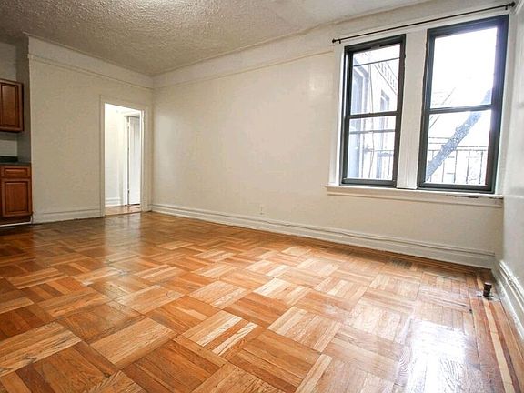 4th image of 240 Crown St APT 1Z