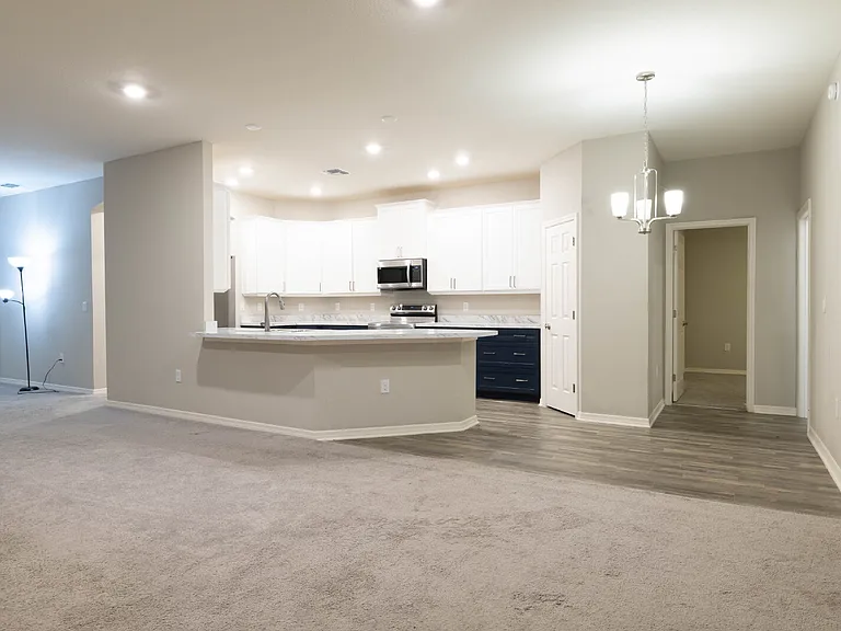 1069 Montgomery Ln — Photo 12