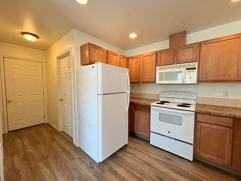 1245 & 1247 SW 27th St — Photo 5