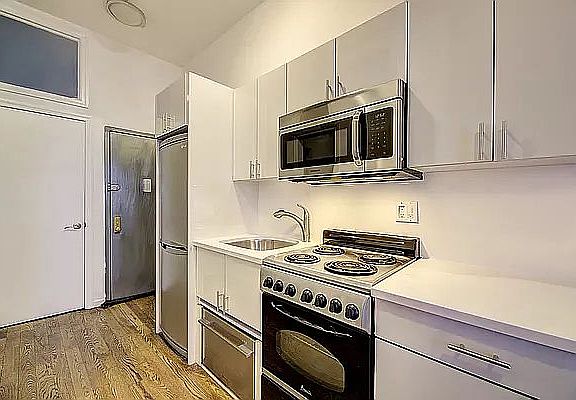 4th image of 130 Allen St #8A