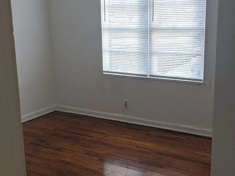 2504 Thompson Ave — Photo 6