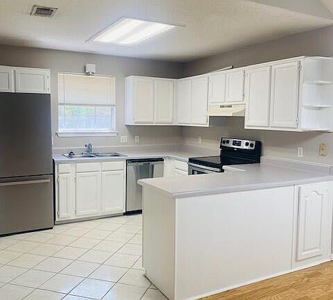 3rd image of 2245 Prytania Cir