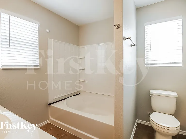 1621 Perennial Ln — Photo 13