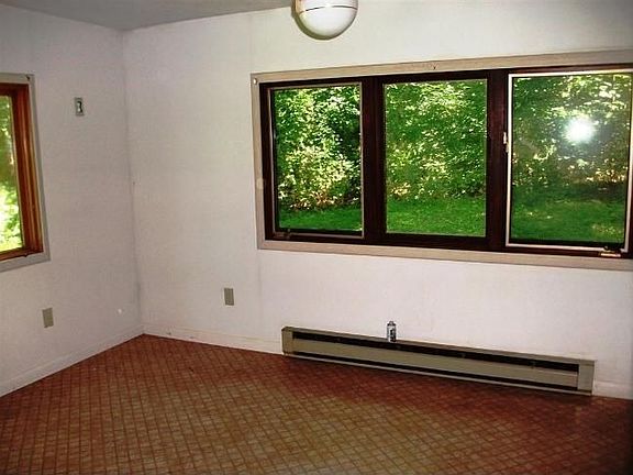 5th image of 1308 E Koshkonong Dr