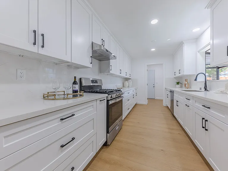 714 Genoa St — Photo 16