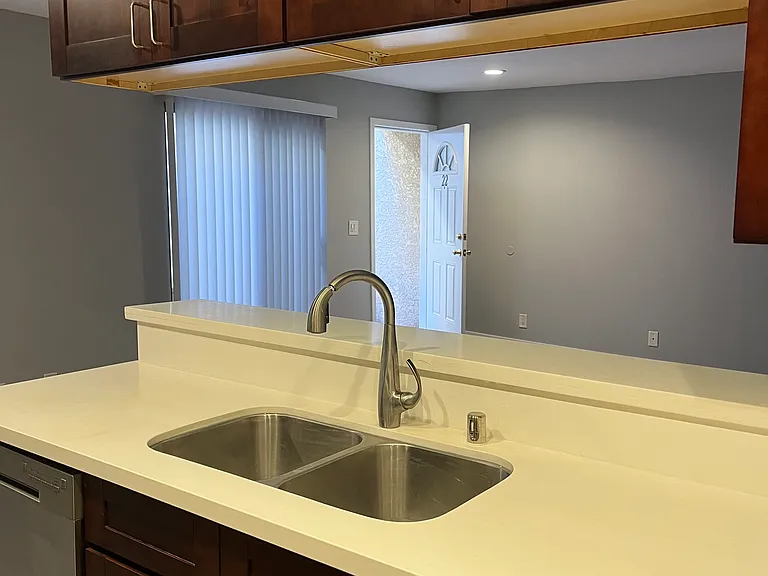 Lincoln Gardens Townhouse Apartments — Photo 16