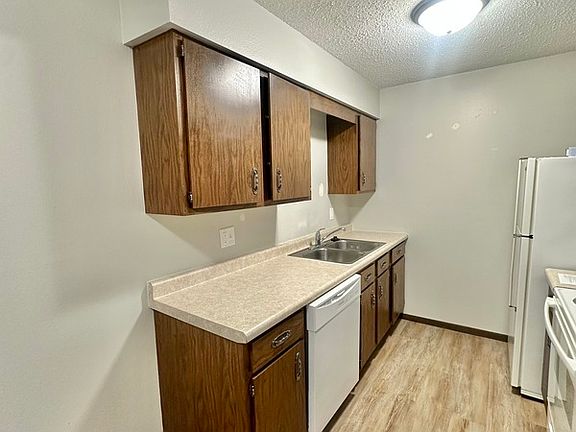 5th image of 830 15th Ave SW #3