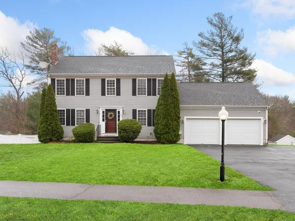 140 Powhattan Dr, Taunton, MA 02780