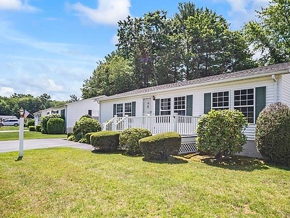 3rd image of 18 Trailwood Dr