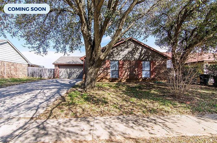 1st image of 3208 Woodlark Dr