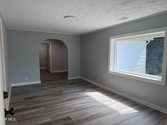 3rd image of 620 Claremont Rd