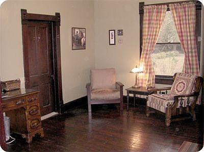 Quaint Front/Sitting Room