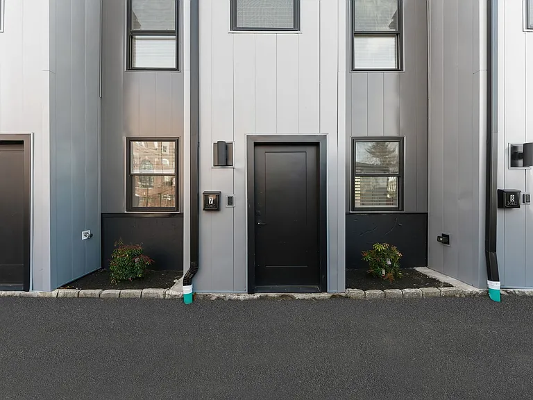 210 Weeden St #9 — Photo 24