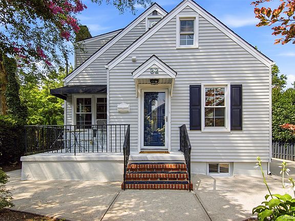 3rd image of 32 Franklin Avenue