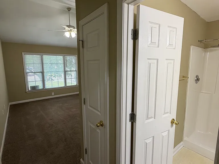 334 W Pointe Dr — Photo 15