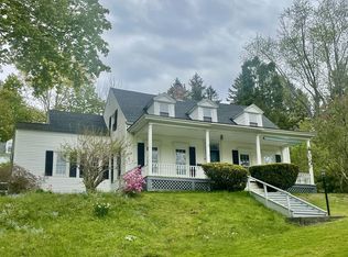 32 Academy St, Hallowell, ME 04347