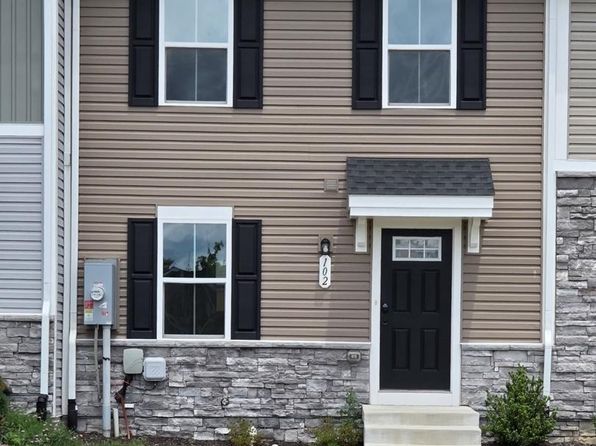 102 Spring Pl