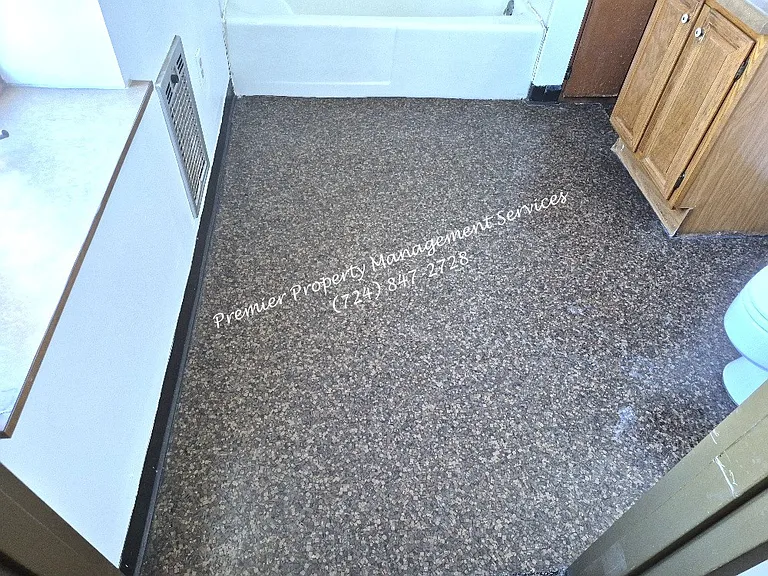 518 W Cunningham St — Photo 11