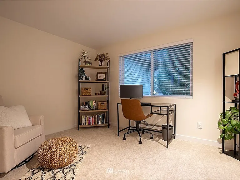 6811 SE Cougar Mountain Way — Photo 8