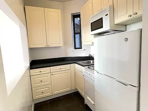 3rd image of 410 E 74th St APT 5E