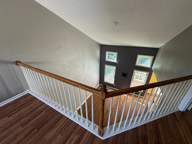 525 Highwood Cir — Photo 22