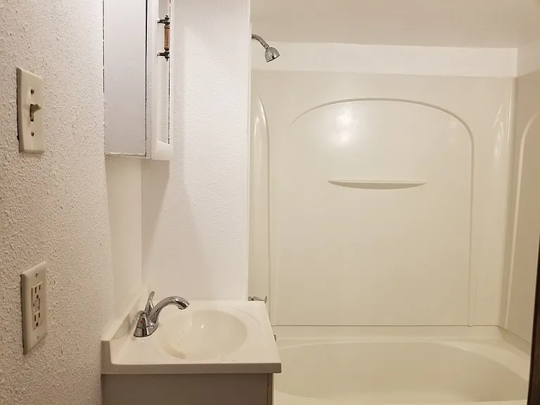 2 bed, 1.0 bath, $1,000 — Photo 9