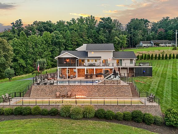 4th image of 8046 Greenbriar Rd