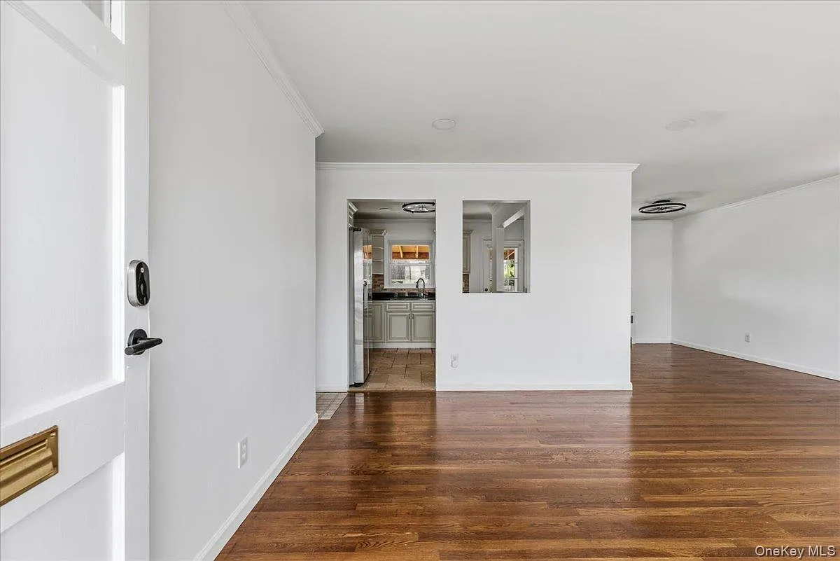 4 bed, 2.0 bath, 1633 sqft, $4,500 — Photo 3