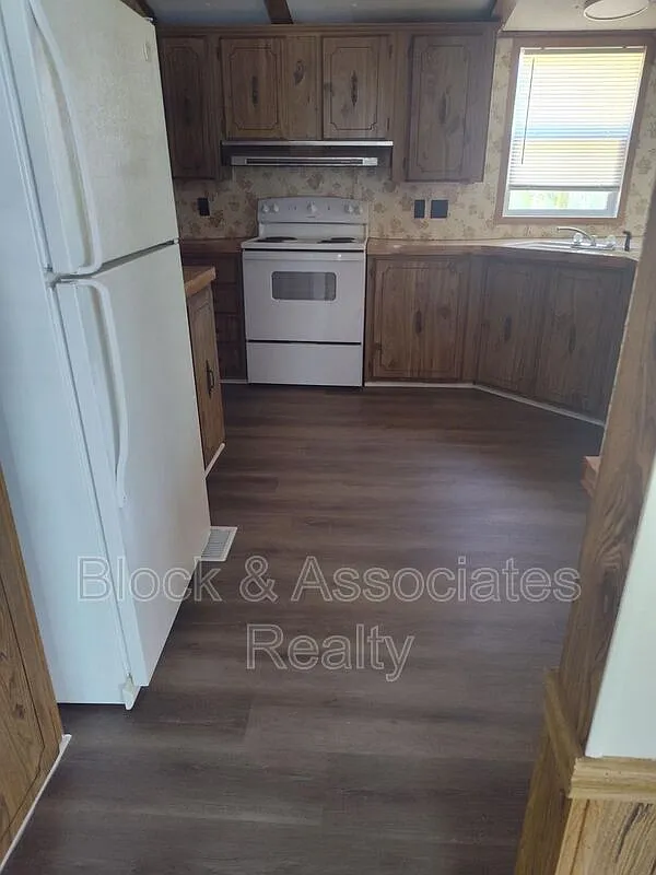 Building Photo - 615 Rocwood Dr
