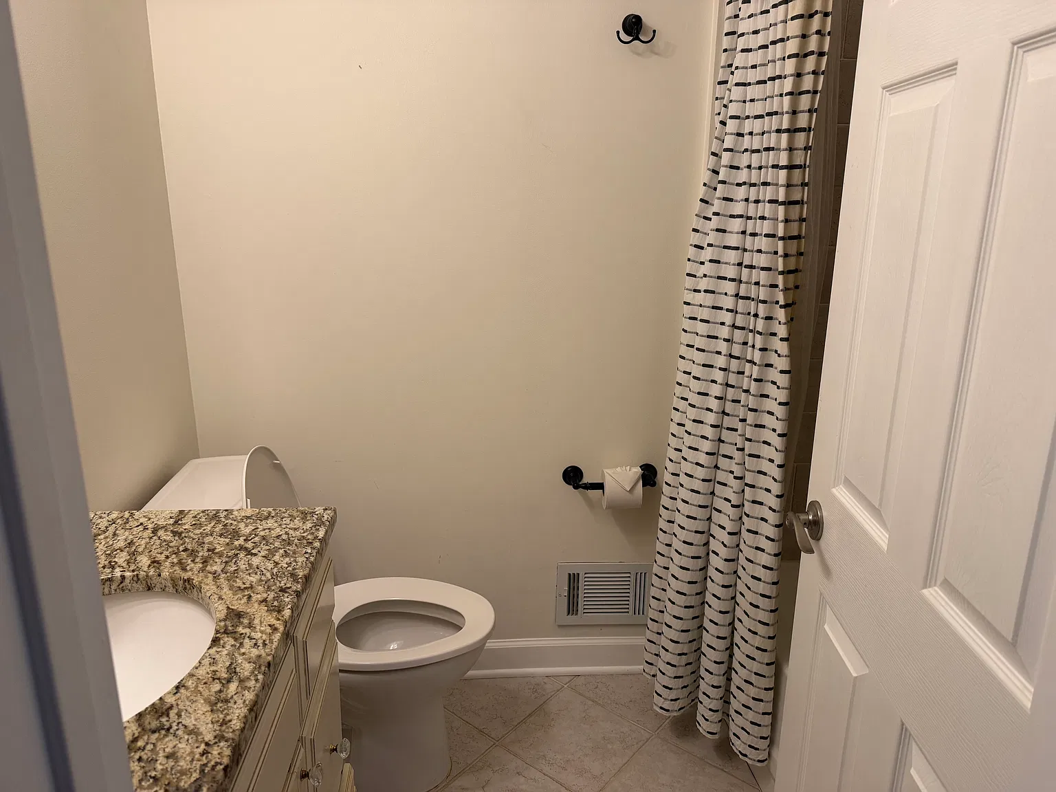 2 bed, 1.5 bath, 1038 sqft, $2,100 — Photo 1