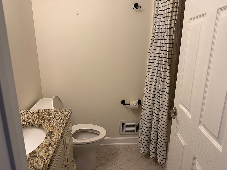 1st image of 522 E Clement St