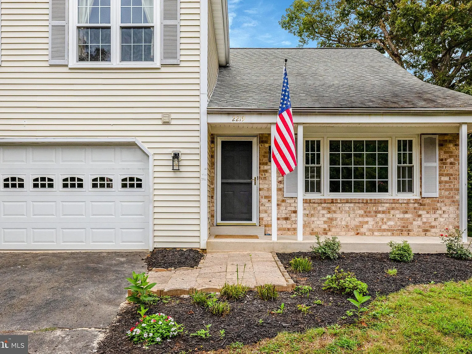 5 bed, 3.5 bath, 3604 sqft, $5,195 — Photo 4