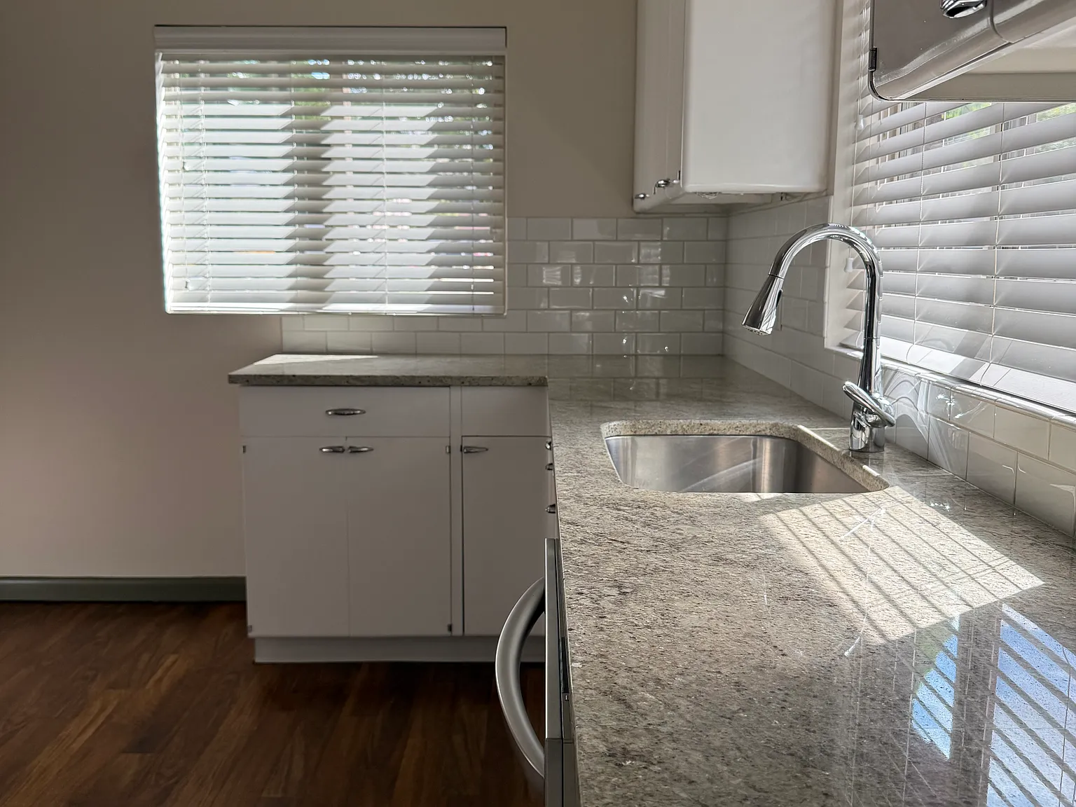 3 bed, 2000 sqft, $3,200 — Photo 4
