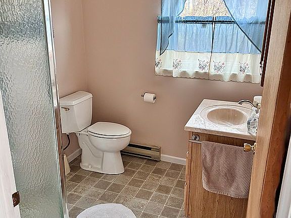 Bath1 connected to bedroom 1