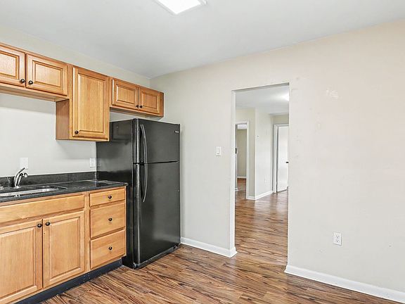 2nd image of 210-212 3rd St #2