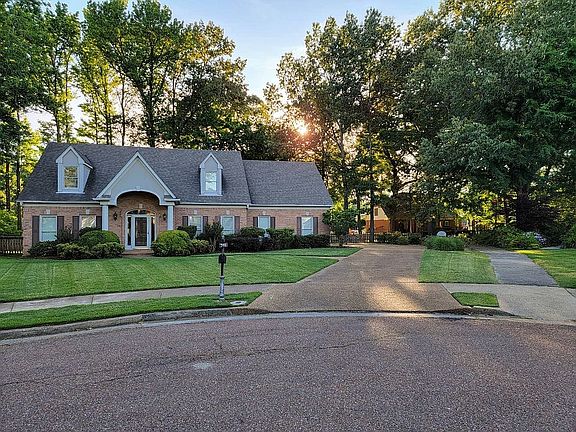 2nd image of 781 Lake Meadow Dr